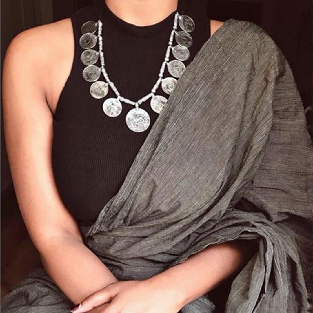 UtsavFashion's tweet photo. Simple or printed - a beautiful necklace can never go wrong!! Check out some stunning jewelry sets and gorgeous sarees here: https://t.co/ofj64aCi0N
Image Courtesy: Pinterest
#beyondutsavfashion #mostfashionableyou #ModernYetRooted #CelebrateTheIndianExperience https://t.co/wsNvoSTlPh