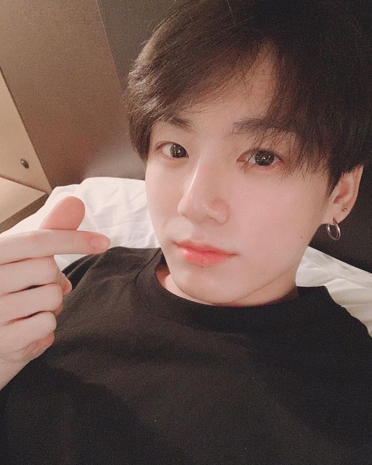 วันนี้ผมจำเป็นต้องนอนเร็วเนื่องจากพรุ่งนี้ผมต้องเดินทางตั้งแต่ตีสาม ฝันดีนะครับทุกคน❤️