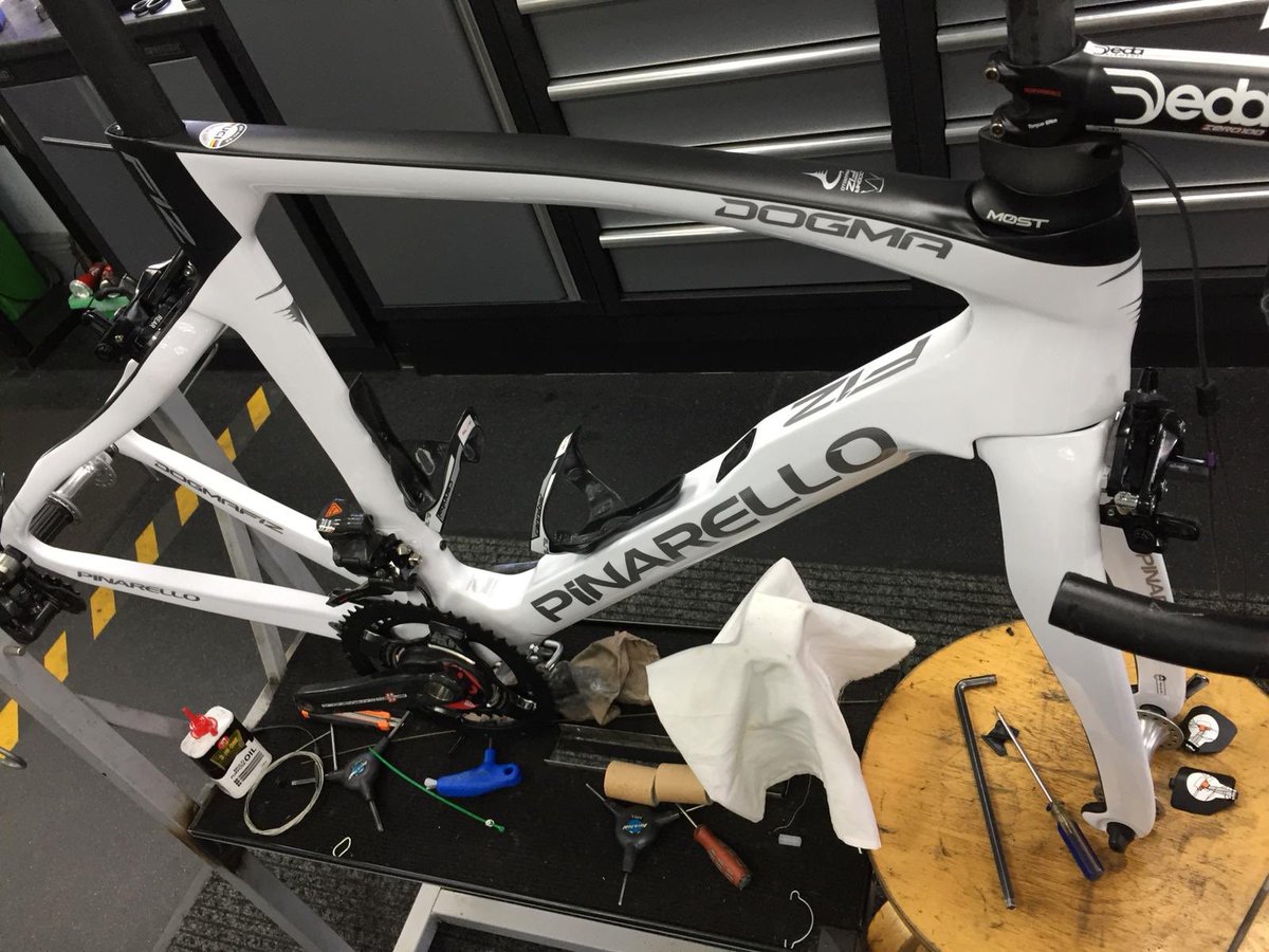 racescene_uk's tweet photo. A couple of tasty builds in progress this week. This @Pinarello_UK F12 and the new colour for @BianchiOfficial XR4! ๐๐ด๐ปโโ๏ธ #Racescene #CustomBuilds #ItalianCycles #barnsleyisbrill https://t.co/auhtK8oat4