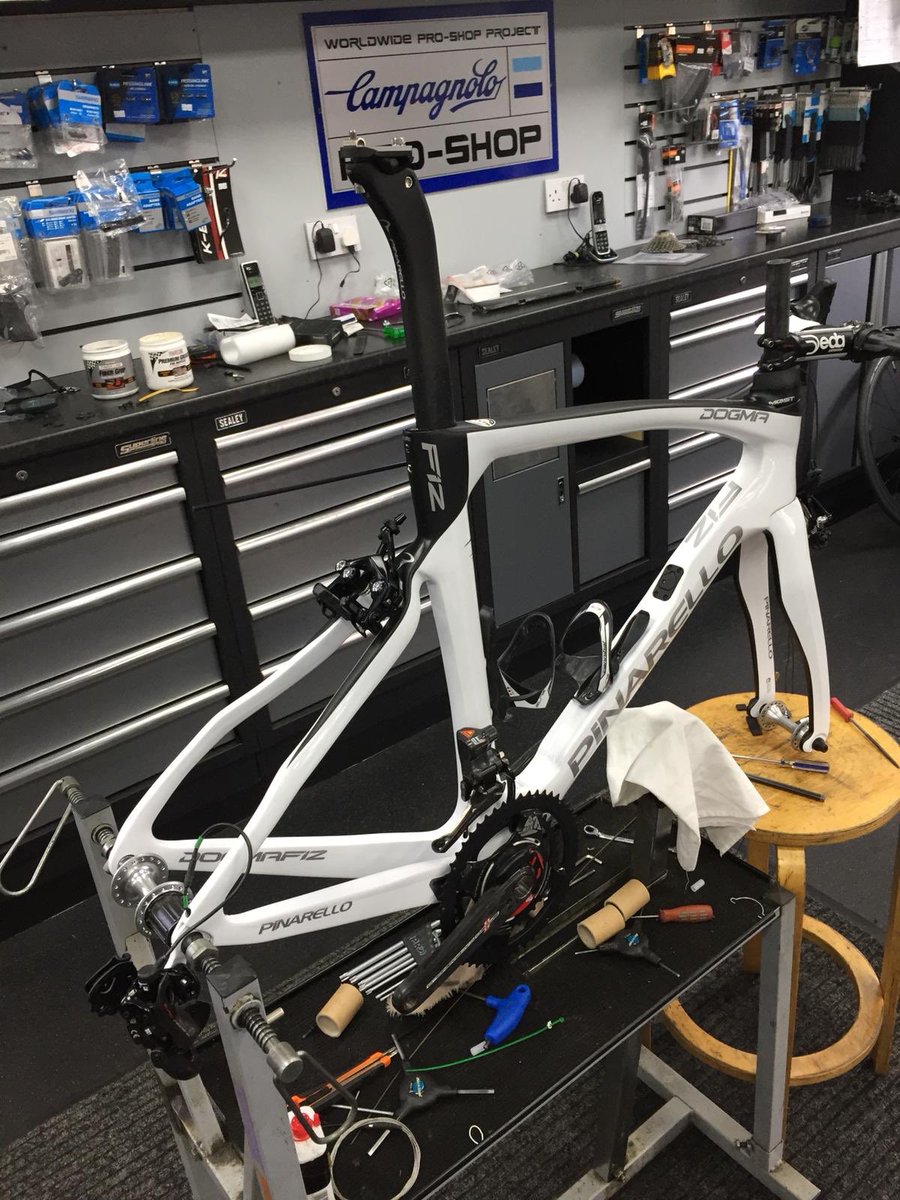 racescene_uk's tweet photo. A couple of tasty builds in progress this week. This @Pinarello_UK F12 and the new colour for @BianchiOfficial XR4! ๐๐ด๐ปโโ๏ธ #Racescene #CustomBuilds #ItalianCycles #barnsleyisbrill https://t.co/auhtK8oat4