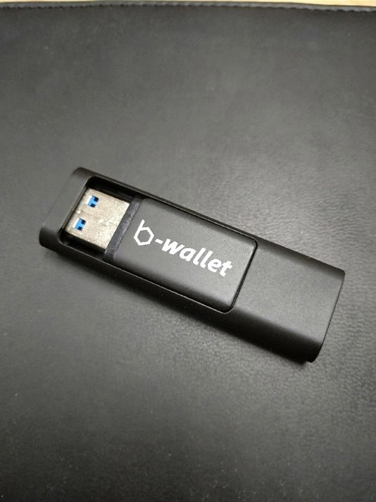 bionic_coin's tweet photo. Update : 
-B-Wallet  arrived to our office
-It can save up to 10 fingerprints 
-Compatible Systems for Memory Function: Windows XP+SP3 Vista Windows 7 Windows 8, Windows 8.1 Windows 10 Linux Mac.
-Hold , Receive &amp; Send ( btc ltc eth bnc biox)
-We'll post explainer video later . https://t.co/1ZGueN0nSQ