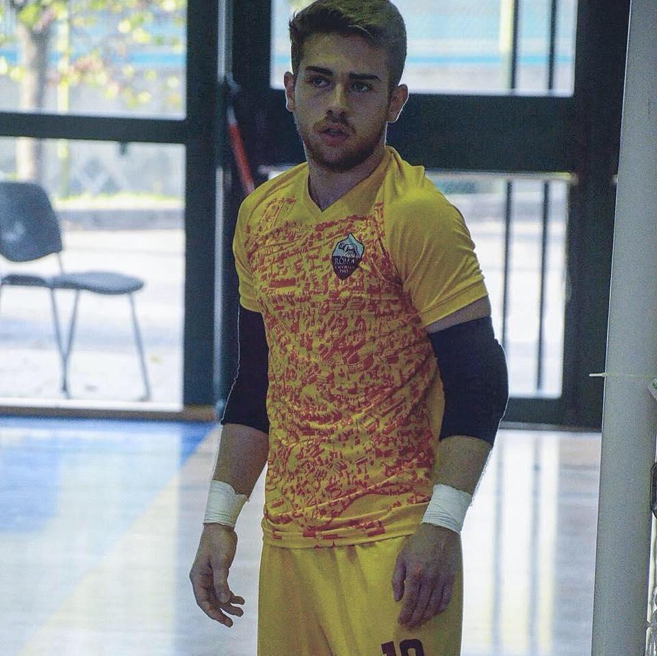 ASRCalcioa5's tweet photo. L’#asromacalcioa5 saluta e ringrazia Raffaele #LoConte per questa splendida stagione insieme, ricca di vittorie. A lui auguriamo le migliori fortune sportive per la stagione 2019/2020 dove vestirà la maglia del A.S.D CDM Futsal Genova in #SerieA
#futsal https://t.co/J0ZhJVDQWX