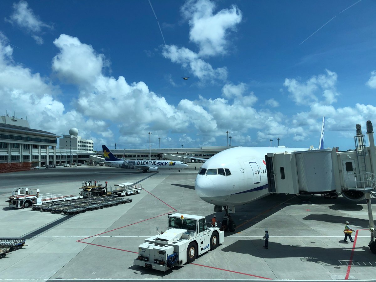 Esa_Juntunen's tweet photo. There's also a lot of military traffic in #okinawa #naha. I saw a Chinook hovering over airport and three fighters did a [loud] flyover! The second runway, which is currently being build, will come in handy. #randomtakeoffs #aviation #planespotting #airplanes #avgeek #airport https://t.co/ZYiQHpMtji