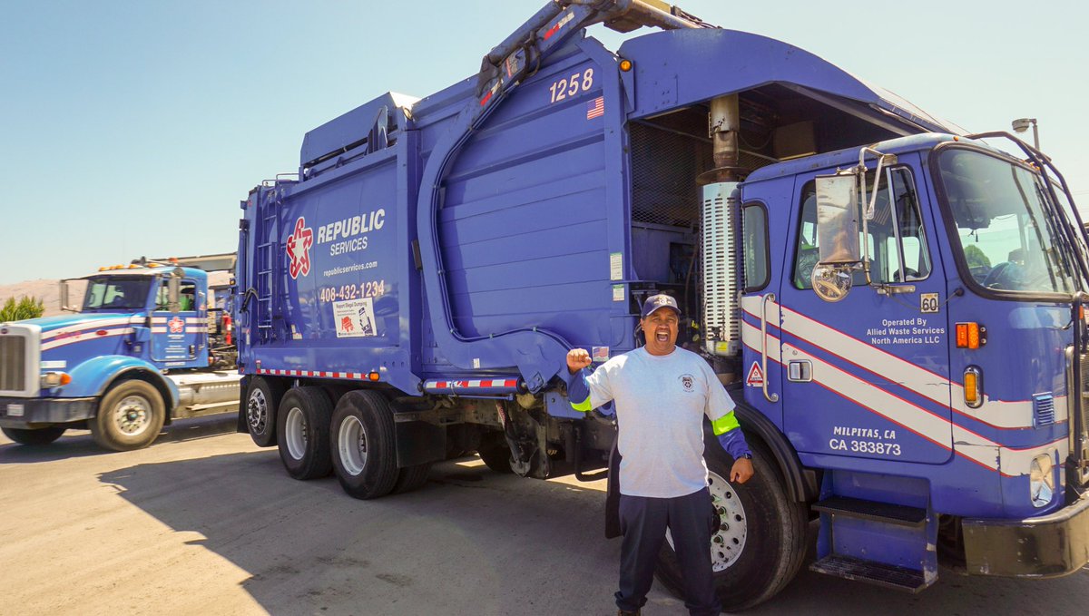 Teamsters350's tweet photo. Today we caught up with Brother Ranel Gaton after completing his post-trip inspection. Brother Gaton comes out of the Allied Waste Services of Santa Clara yard and has been servicing his community as a garbageman since 1990!
Thank you for all that you do!
#local350 https://t.co/7bMXVM9BBf