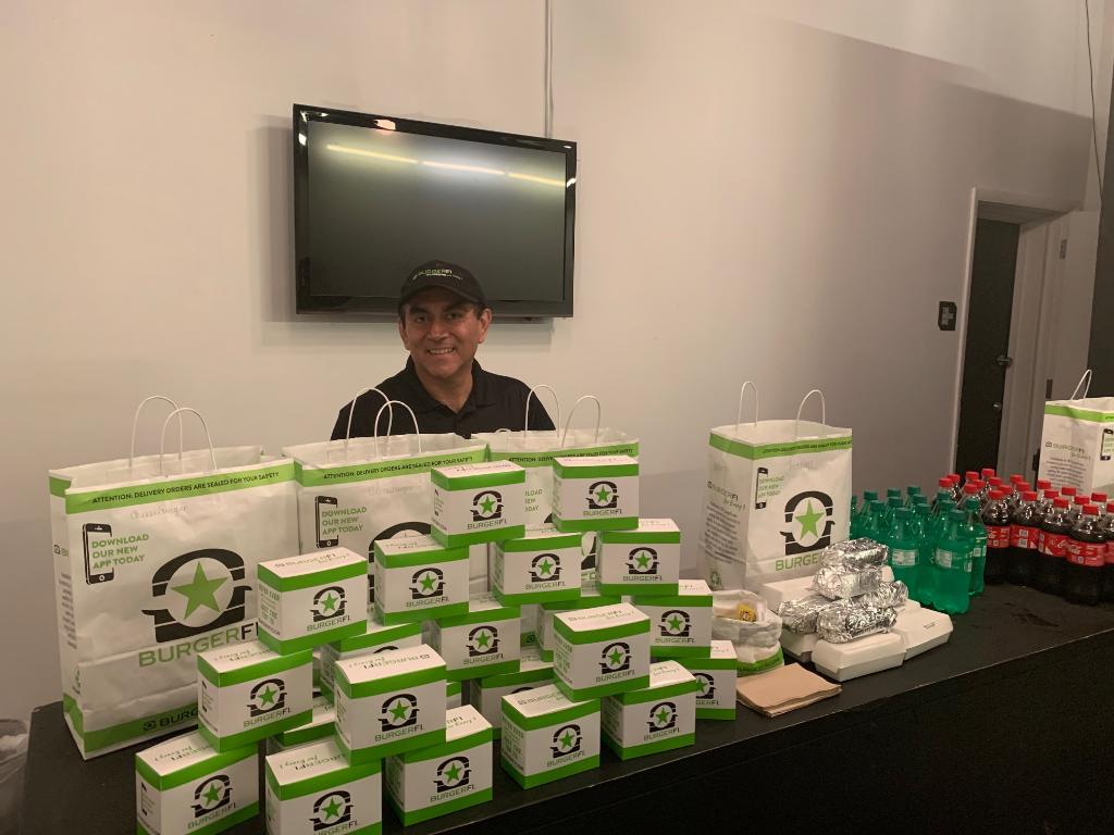 BurgerFi's tweet photo. Our team got the opportunity to deliver lunch to the students of @pathtohiphop, a non-profit organization that teaches the history, philosophy and the main elements of Hip Hop culture in Miami, FL. #BurgerFi #PATHTOHIPHOP #Fooddrop https://t.co/96uhv4yeYv