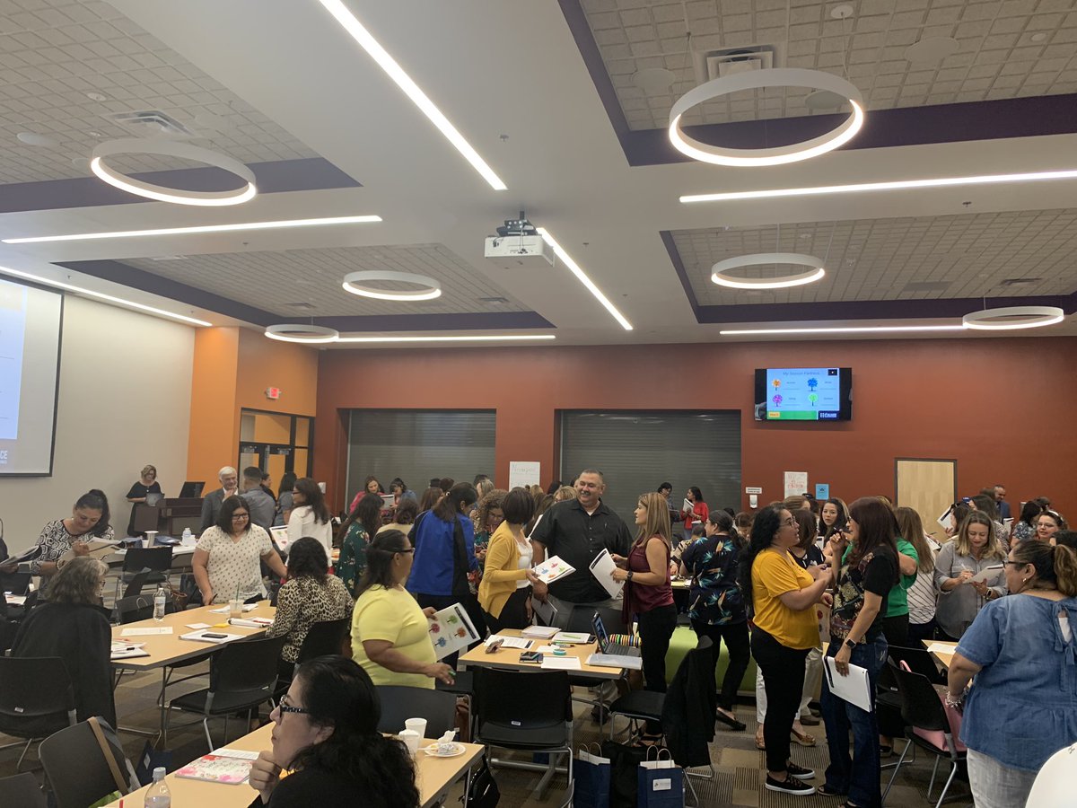 LoriDavisEDU's tweet photo. @E3Alliance and @RGVFOCUS bringing our 3D Growth workshop to @Donna_ISD, @PointIsabelISD and @RgvVanguard! #DiggingIntoTheData https://t.co/fbaKAoyAGK