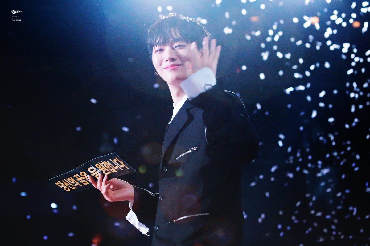 RiceboyYJS's tweet photo. 데뷔 2주년 축하해❣️
#윤지성 #yoonjisung https://t.co/kfqIplMb2T