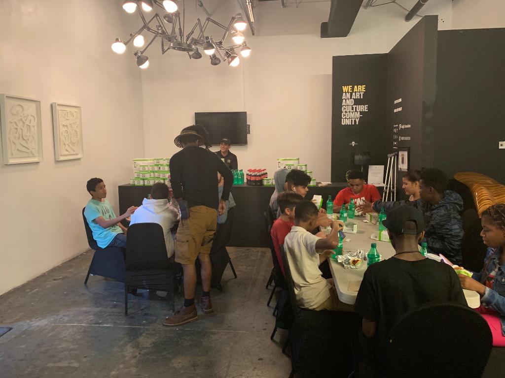 BurgerFi's tweet photo. Our team got the opportunity to deliver lunch to the students of @pathtohiphop, a non-profit organization that teaches the history, philosophy and the main elements of Hip Hop culture in Miami, FL. #BurgerFi #PATHTOHIPHOP #Fooddrop https://t.co/96uhv4yeYv