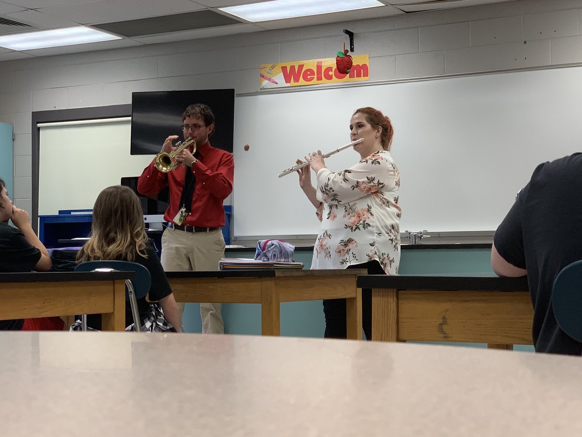 All_in_LC's tweet photo. Stop 2:  Blaine Elementary/Middle.  I also had the opportunity to help Mr. Smith and Ms. Giesler recruit for 6th grade band. #ItsABlaineThing #AllinLC https://t.co/K0aNVldk6m