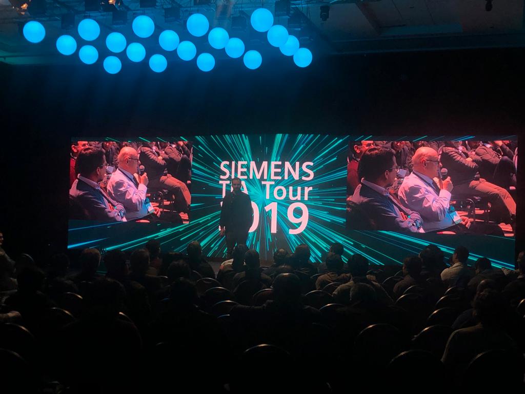 LuminaMotion's tweet photo. Trabajo realizado para Siemens!!
#multiscreen #LED #multimedia #projection #evento #design #entertainment #energía #lightingdesign #Siemens #HeroContent https://t.co/2XedmlLIn5