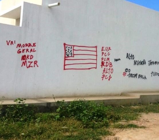 Estados Unidos (EUA) is far less organized, a residual group of bosses who didn't want to join Okaida. But they seem to have allied with the PCC, at least in the small town of Patos, where these photos were taken (not by me).