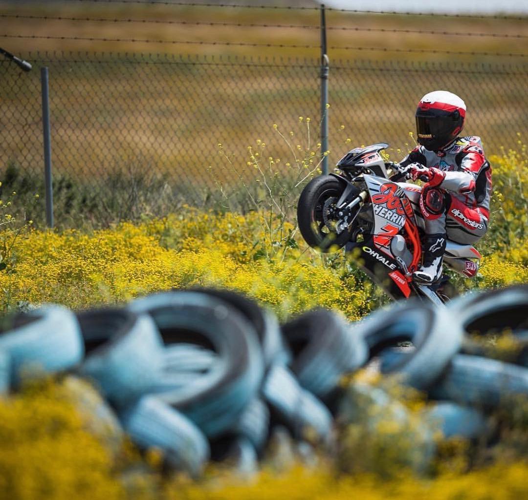 #wheeliewedneday
L’important est d’économiser le pneu avant ! 🤘
#OnTheRoadAgain #moto