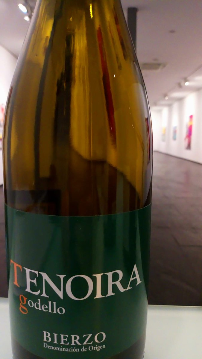 queridilla's tweet photo. https://t.co/yCz4I4QNCv   #PerfumedelVino descorchando arte embotellado @GaleriaKreisler  @bodegatg  #Godello @DOBierzo https://t.co/hgTCvA7XY2