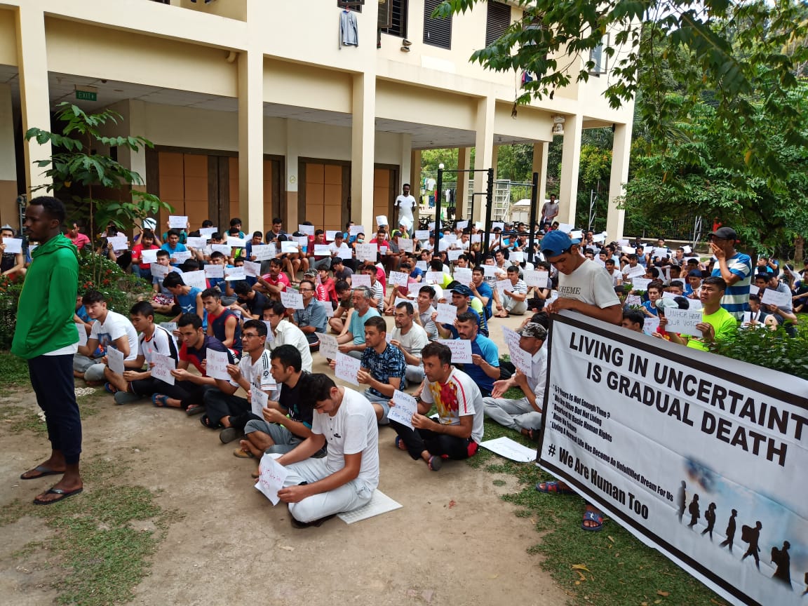 HabibRahimi841's tweet photo. #HELPREFUGEESININDONESIA 
#RESETTLEMENT4REFUGEES 
@UNHCR! I want fair process. I was not supposed to leave my home until it was burned by Terrorist groups, and it’s the reason to be enmeshed in this world of uncertainty for more than six years. https://t.co/IBMm1KBK8z