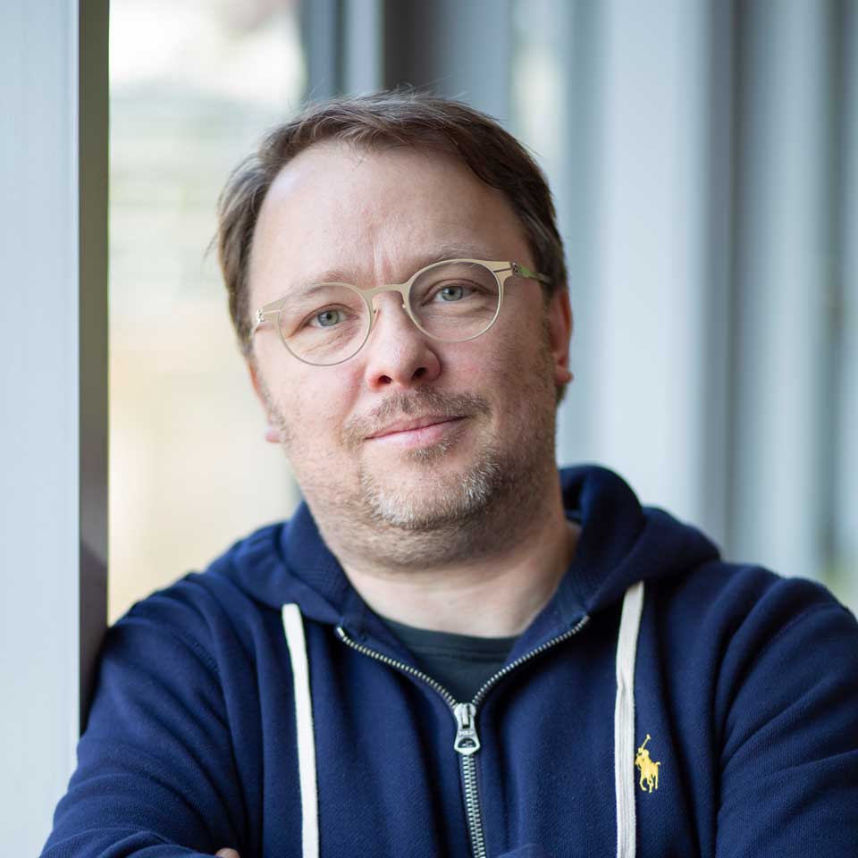 Ein Unternehmen ohne klassischen Chef? Dieses Experiment startete <a href="/svenandrae/">Sven Christian Andrä</a> als er selbst eine neue Herausforderung annahm und sein Unternehmen in die Selbstorganisation führte. Eine Geschichte des Loslassens bei "Führung steht Kopf - gut so!" #shh19