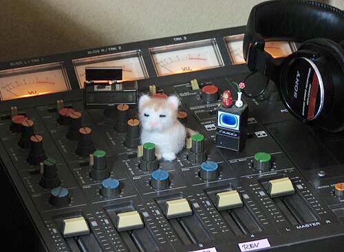 Tascam ティアック株式会社 On Twitter 今日は某アーティストのオープンリールデッキtascam 388のメンテナンス ミキサー一体型の8trオープンリールmtrです スタジオで眠っていたものをもう一度使ってみたいのだとか その足でティアック修理センターへ持ち込み