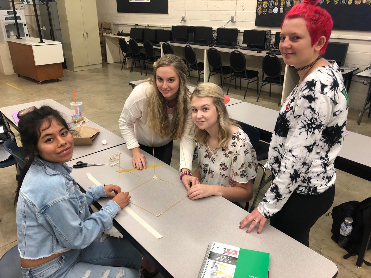 chs_cj's tweet photo. The Marshmallow Challenge is in progress in CJ2! #notaseasyasyouthink https://t.co/rJ5wqqelPA