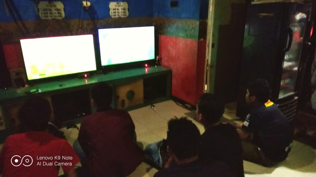 48Gedangan's tweet photo. Nge PES tv sebelah kanan Wasite Jancok... https://t.co/9BRWhhzcHh