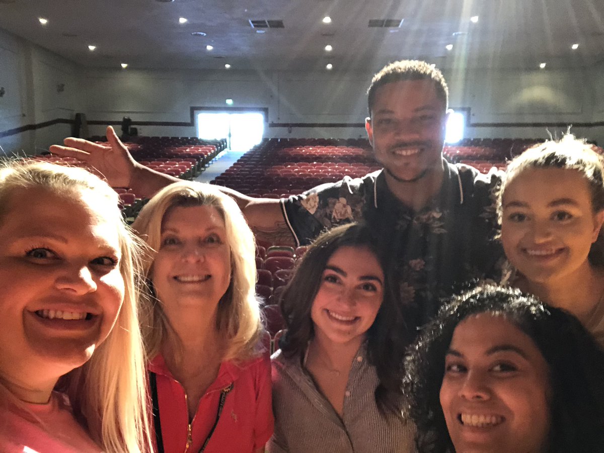 lhms_choirs's tweet photo. Let’s take a selfie! We had the BEST team for a scavenger hunt 😎👏🏼💁🏼♀️ #teamlhjh #teamnumberone #itssunnyoutside https://t.co/Sdy4dXTU9T