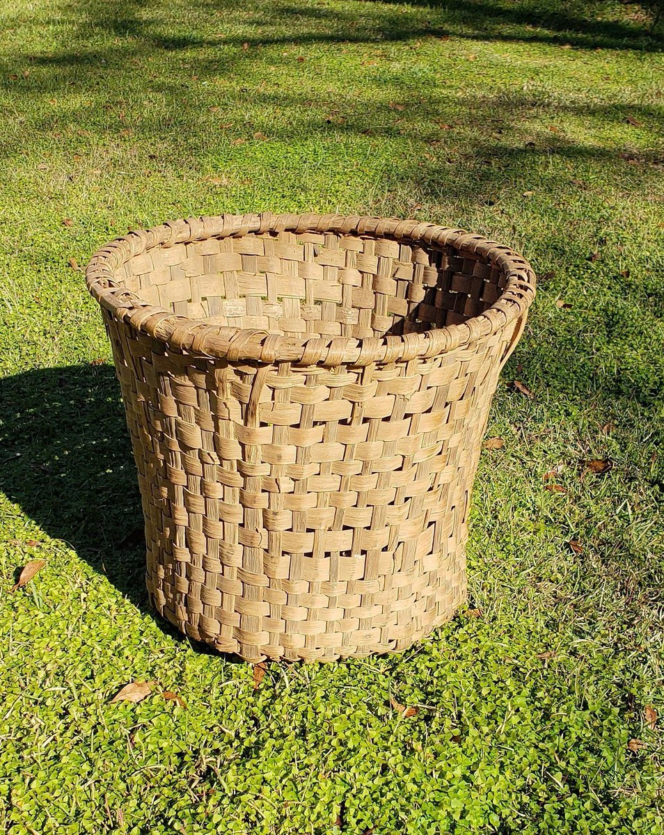 Lyn_Bluefish901's tweet photo. HUGE Mississippi Basket, Mercantile Basket, Split Wood, Cabin Rustic, Kitchen Farm Country Southern Decor, Gathering Basket, Movie Prop https://t.co/mCAxzviyyv #Vintage #Etsy #AmazingFunVintage.etsy.com #AntiqueMercantile https://t.co/jrChmOvE9A