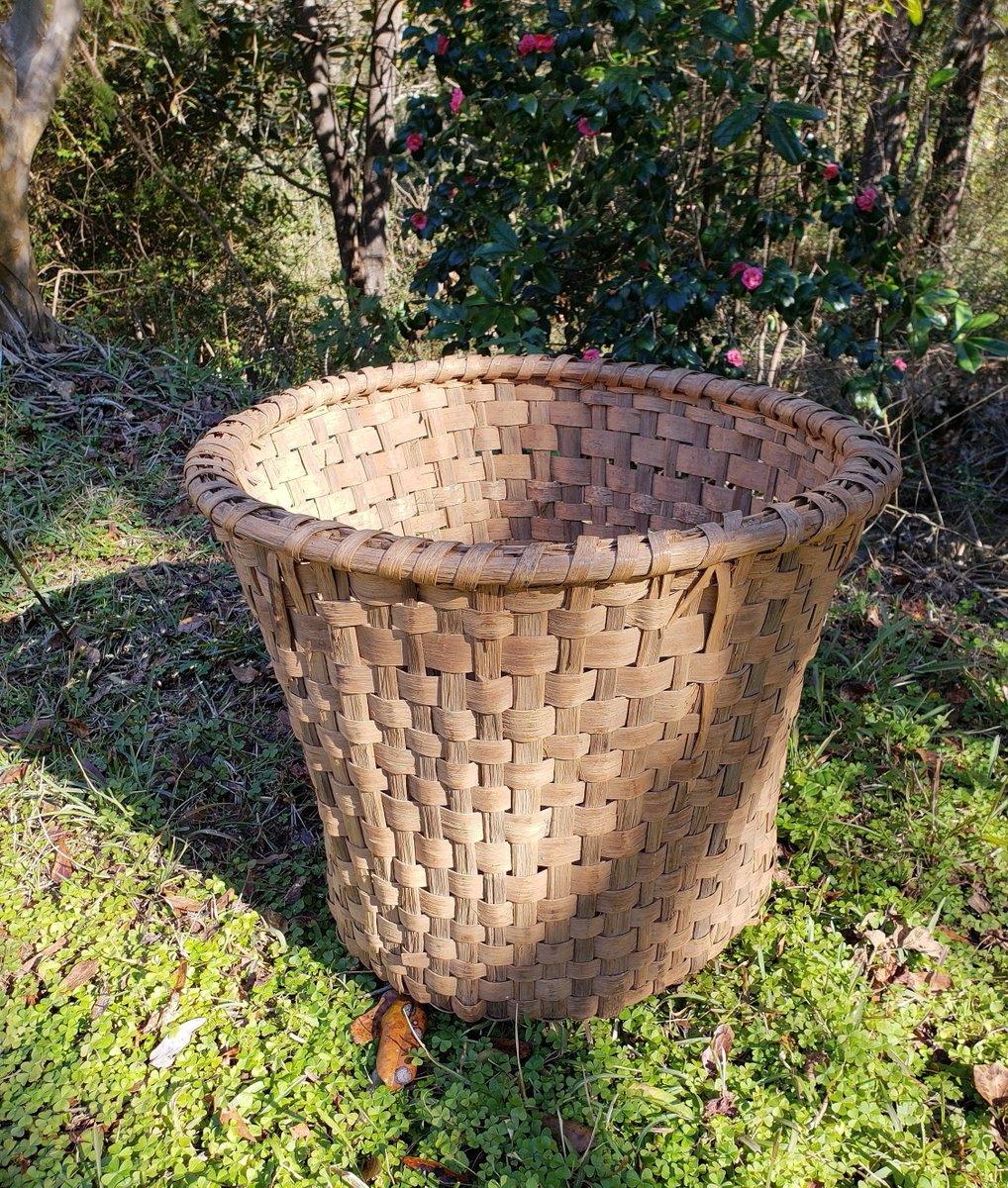 Lyn_Bluefish901's tweet photo. HUGE Mississippi Basket, Mercantile Basket, Split Wood, Cabin Rustic, Kitchen Farm Country Southern Decor, Gathering Basket, Movie Prop https://t.co/mCAxzviyyv #Vintage #Etsy #AmazingFunVintage.etsy.com #AntiqueMercantile https://t.co/jrChmOvE9A