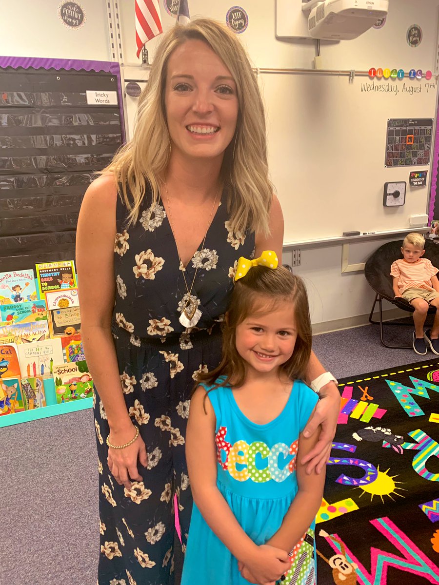 kinibrindle's tweet image. #MAfirstday is here! ❤️🐻 We are so excited for a great year in first grade! #beccamaebrindle #mattieelicebrindle #theBHT #MACSawesome