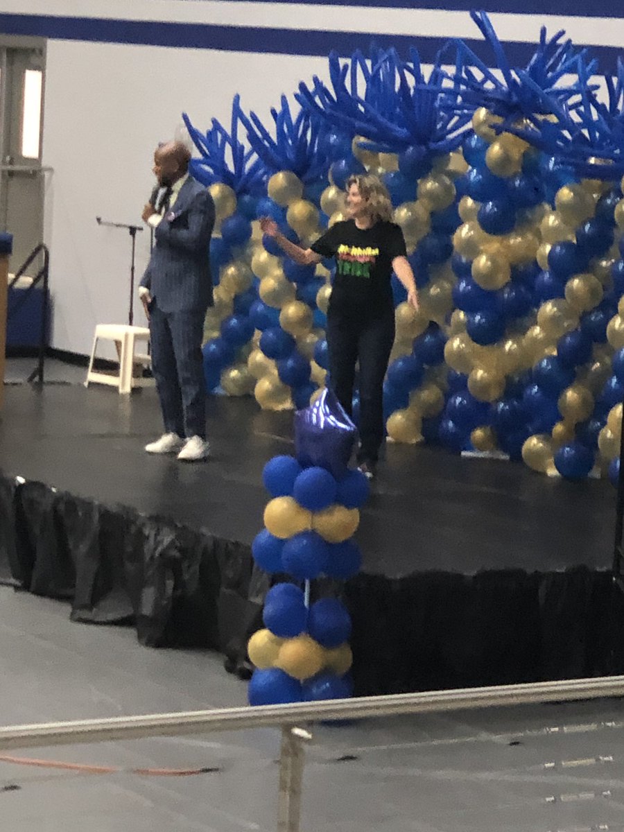 Ms_M_Pena_Reyna's tweet photo. 2019-2020 Convocation #inourhands @McMullanElem https://t.co/y1zmSYemV2