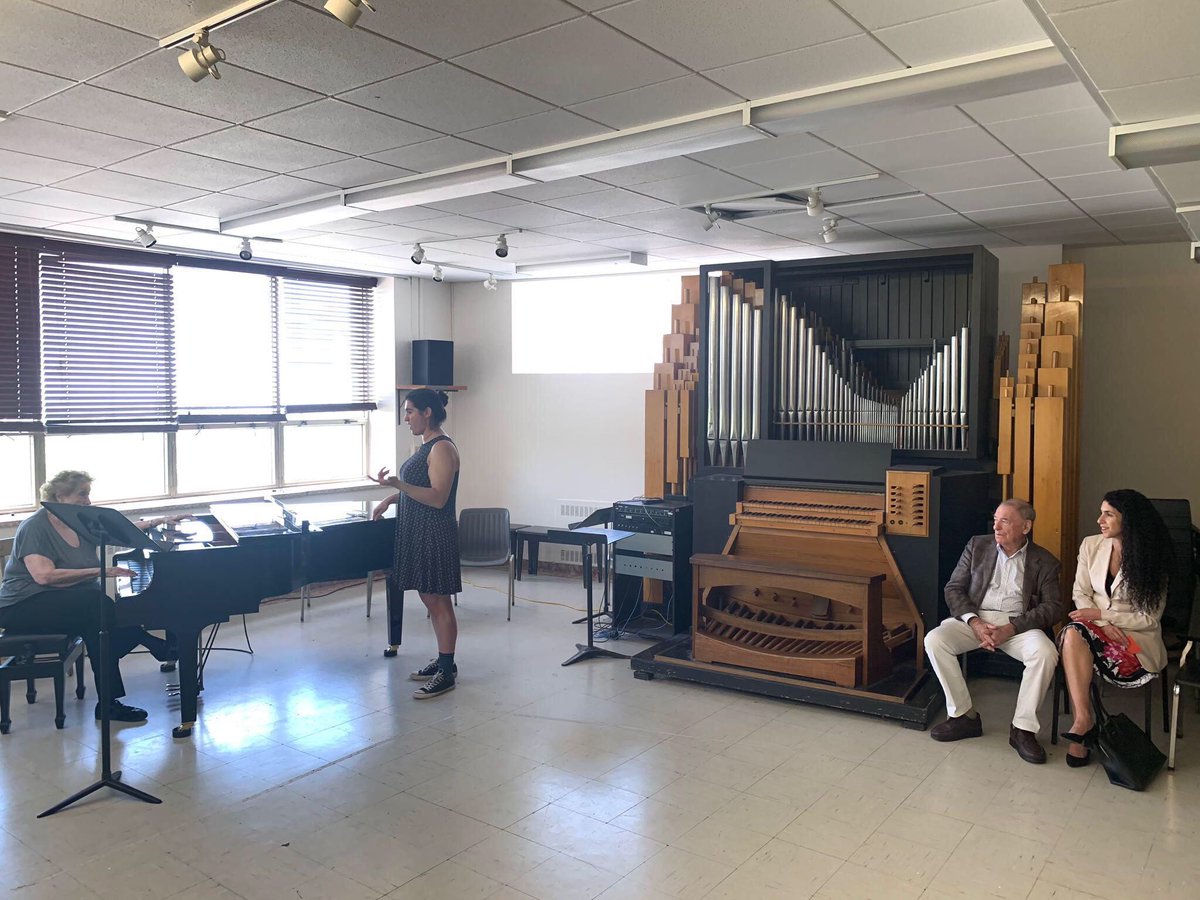 RachelBendayan's tweet photo. Superbe moment musical en compagnie des jeunes chanteurs de l'@ICAVCVAI à notre Faculté de musique de @UMontreal 
🎵
This is the 16th edition of the festival which welcomes internationally renowned opera singers to our community for three weeks every summer. https://t.co/a9Y3aQQbRW