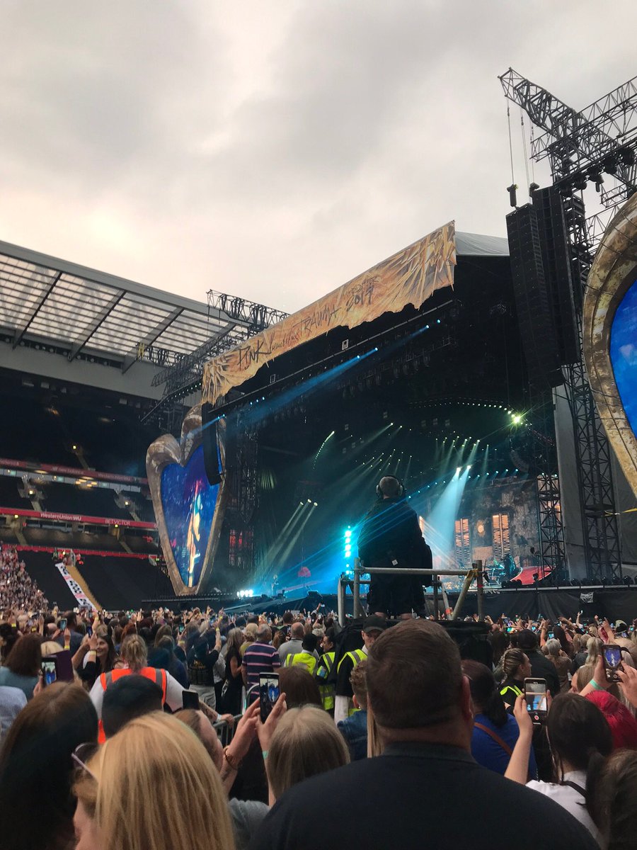 Leonlavender's tweet photo. What a great night cannot wait till she comes back #pink @Pink #BeautifulTraumaTour #anfield #pinkanfield https://t.co/HbqtVCgjLu