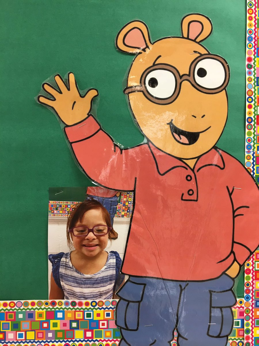 NurseReardon's tweet image. #firstpicture #couldntwait #gotglasses @MsMeganRBPS @RedBankSup @DreamBigRB @rbpsEAGLES