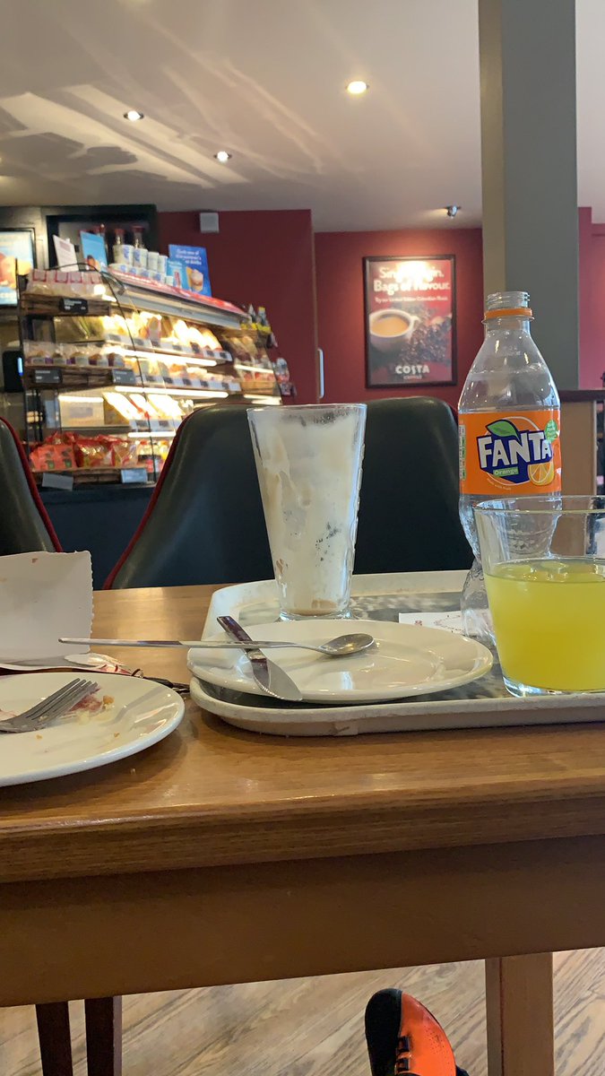 HowardWebsdell's tweet photo. Raiding every café between Rugby and Chester. About 110 miles left. https://t.co/IMgl3pP53D