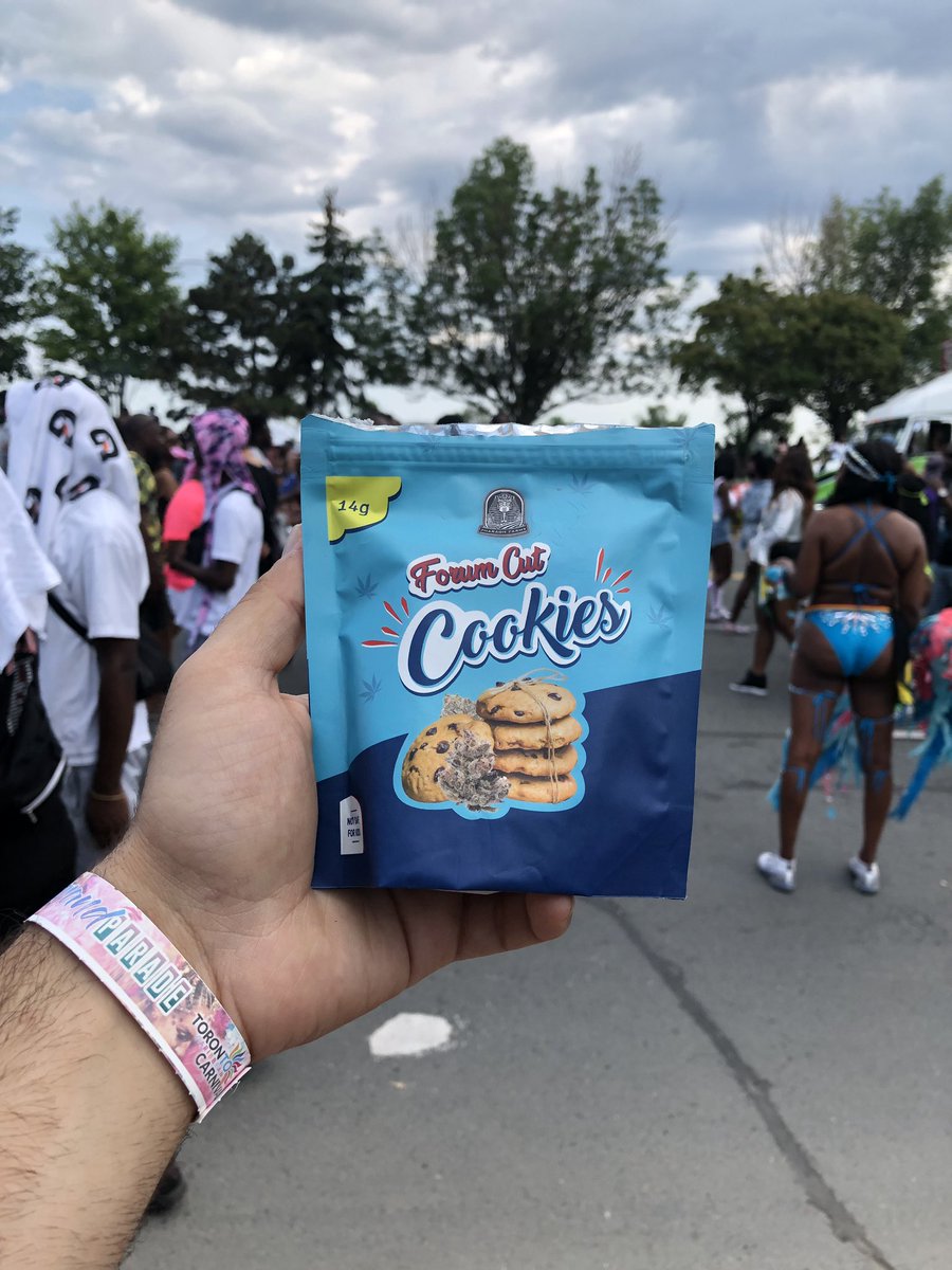Donchron420's tweet photo. Bana was lit afff #Caribana2019 #Caribana #cannabiscanada #torontocannabis #cannabistoronto #toronto420 #toronto420 #pharaohfarms #forumcutgsc #GSC #gscforumcut #cookiestrong #Toronto #boycottborderlands3 #420blazeit #420friendly #CannabisCommunity https://t.co/kVuVKWGPed