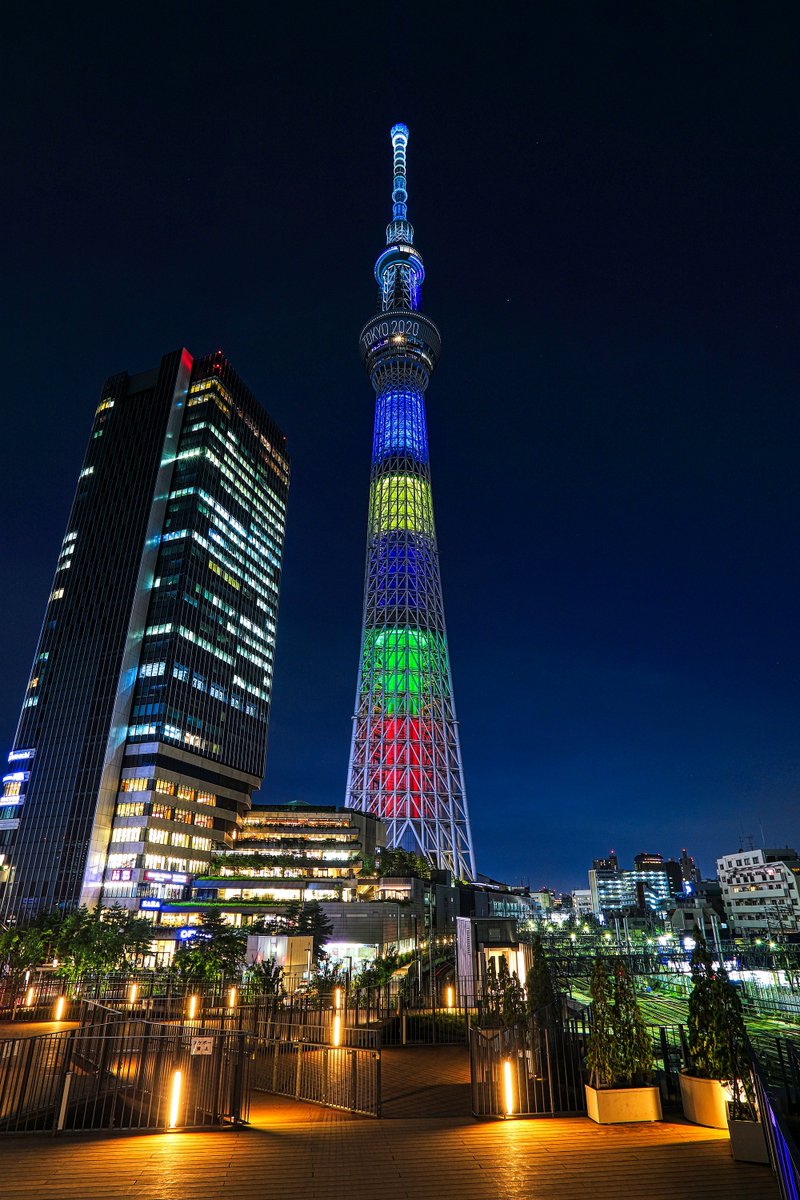 中谷幸司 على تويتر 東京スカイツリー夜景を仕事帰りに撮ってきました 年東京五輪まで1年前ということでオリンピックカラーにライティングされています 東京スカイツリー オリンピックカラー