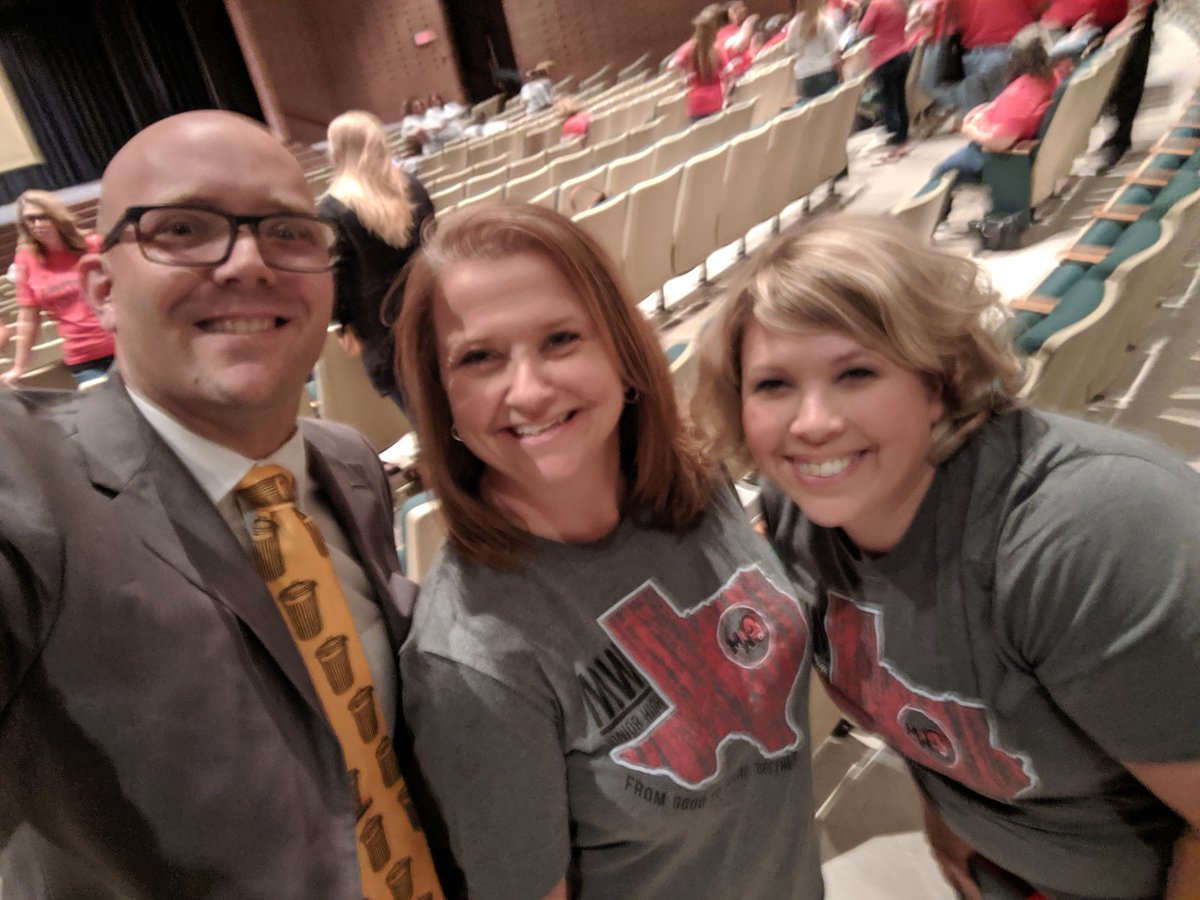 DJteaching's tweet image. It&apos;s almost time!! We&apos;ve already accosted @jmattmiller for a selfie! @JoeyHobbs1 @JanaleeMartin #mwisdmatters #ditchthattextbook