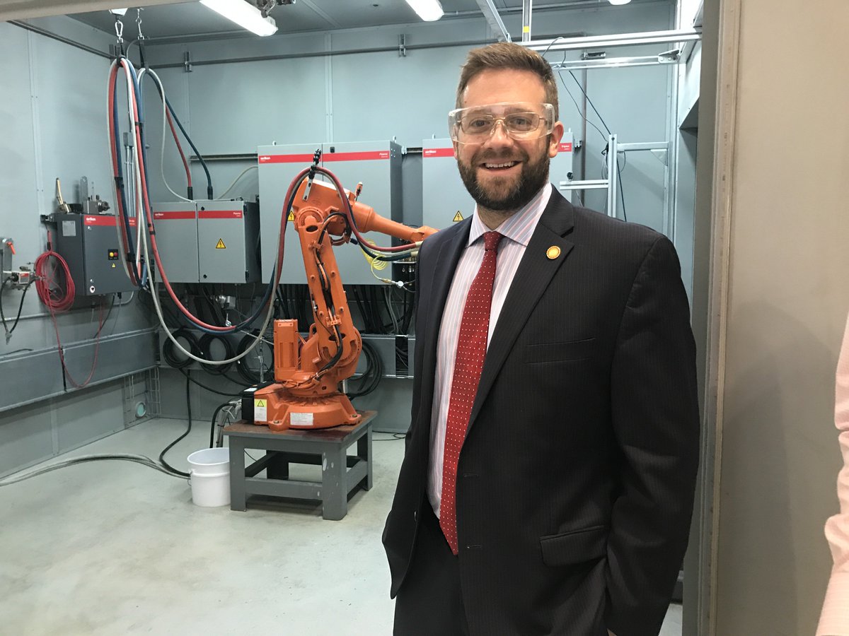 CCAMVA's tweet photo. Thank you to Evan Feinman, Broadband Advisor for Virginia's Governor and Executive Director of the Virginia Tobacco Region Revitalization Commission for delivering the opening remarks during CCAM's 7th Advanced Manufacturing Research Day on: Surface Engineering.
#CCAMSurface https://t.co/jyqCYMD9TY