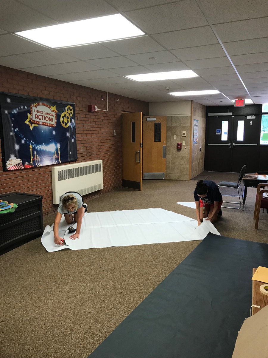 learningvikings's tweet photo. Shout out to Mrs. Huus and Miss Ericson coming in early to decorate hallways for our students! #learningvikings @vikinglearners https://t.co/XjCwfUkOkx
