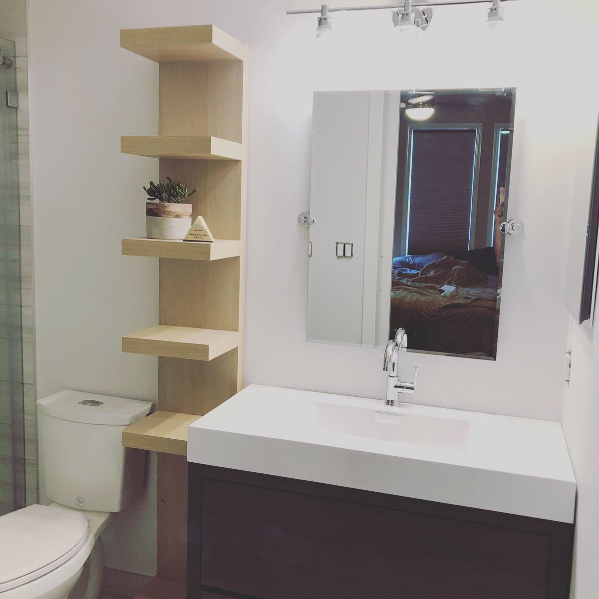 yggedm's tweet photo. New bathroom #nailedit https://t.co/jnRhR6x2c9