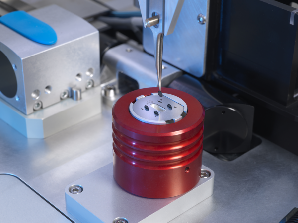 SPTLabtech's tweet image. Discover automated sample preparation for #cryoEM. chameleon brochure now available! (link: ow.ly/vTri30pePdN)   #ProteinCrystallization #StructuralBiology #MM2019Portland #cryoEM