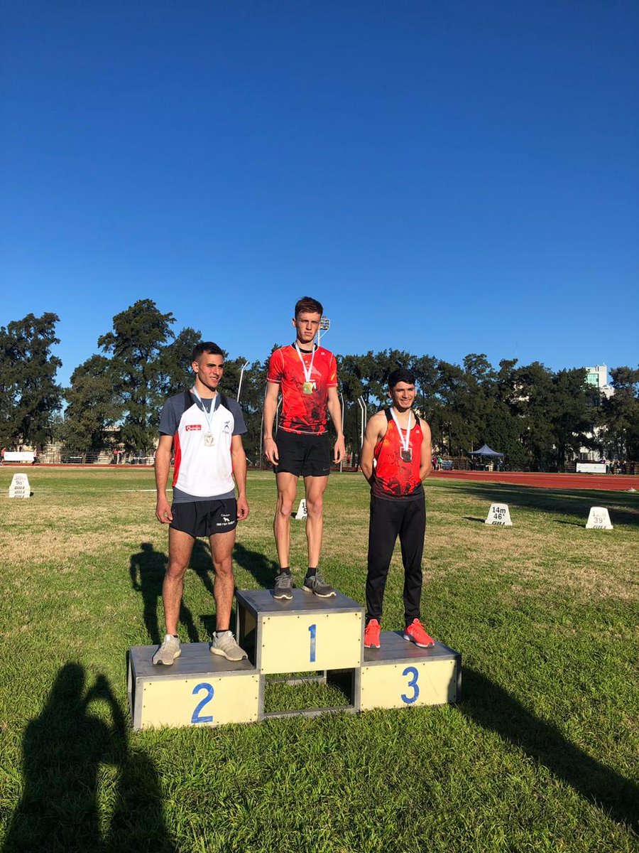 DeportesMoron's tweet photo. CONSIGUIENDO LOGROS 🥇 🥈 🥉
El equipo municipal de atletismo participó del campeonato metropolitano U23 que se realizó en el CENARD el fin de semana. Lograron muy buenos resultados, ¡felicitaciones! https://t.co/CFRdjTHT9r