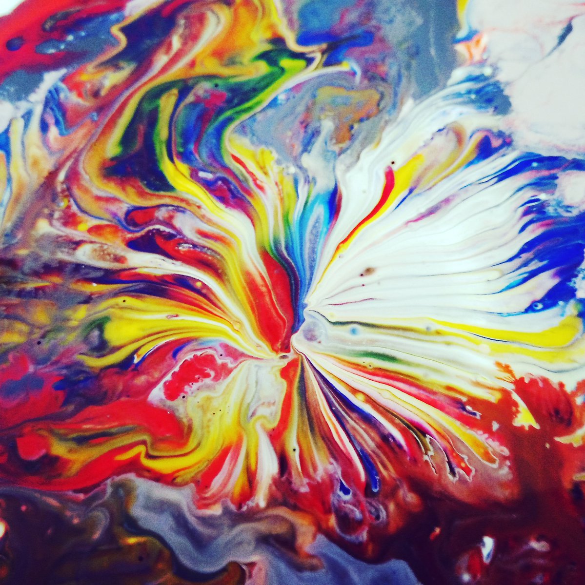 jsartgraphfix's tweet photo. My favourite part of the last painting ...

#art #abstract #painting #dulux #experimentalart #igart #canvas #artwork #creative #artistic #acrylicpaint #pourpainting #washingupliquid #abstractpainting #fluidpainting #acrylicblog https://t.co/u85rST3SSb