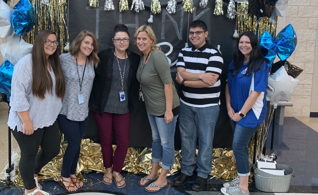 TEX_SUNFLOWER's tweet photo. Team SpEd TCE!
#ThinkBigLISD @LampasasTCE https://t.co/orWpCEdWpu