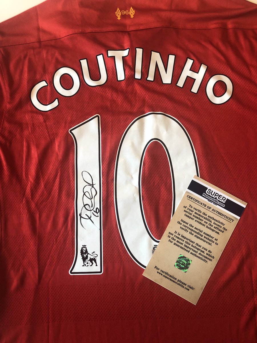 Vi lodder ut en signert COUTINHO trøye fra hans tid i Liverpool.
Like denne posten = 1 lodd.
Kommenter den = 2 lodd.
Retweet den = 3 lodd.
Vinneren blir trukket 20.August og lansert på 90 Minutters Facebook-side. Lykke til.