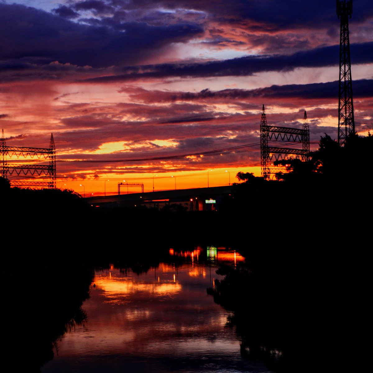 まろん V Twitter Sunset Twilight Sky Bluesky Clouds Nature 夕日 夕陽 夕焼け トワイライト 黄昏時 たそがれ かたわれどき かわたれどき そら 空 あおぞら 青空 雲 自然 T Co Fulkkybejh