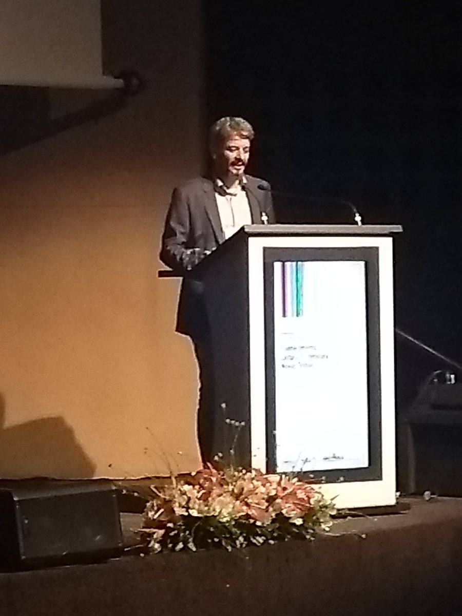 BSPbiblioteca's tweet photo. Sobe ao palco agora, Edemar Viotto Junior - representando a Metabooks, para falar um pouco sobre metadados e o conceito de Encontrabilidade.
#SeminarioBibliotecaViva
#CulturaSP
#Siseb https://t.co/2tlQ0VxXnm