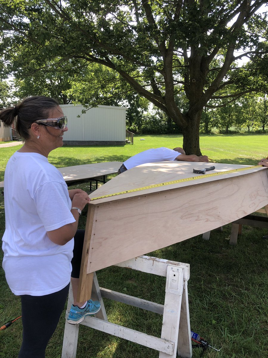 ML_SchoolHealth's tweet photo. Gettin’ set up for #food4thought at Craigwood while the youth and #stem2stern build away! 🚣♀�� 🥘 #mldietitian @MLHealthUnit ^KM https://t.co/36bloo5G8m