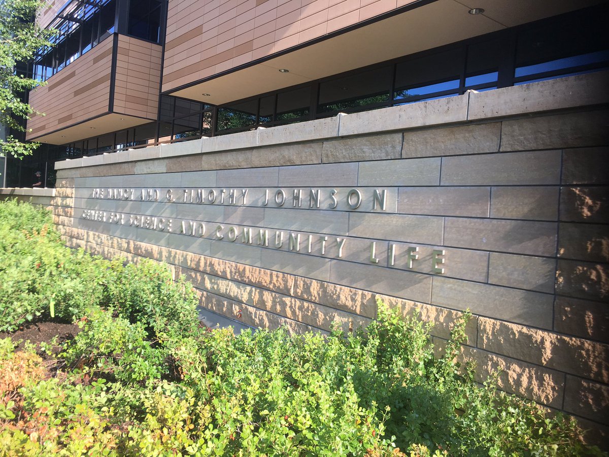 SouthSideGrl312's tweet image. My home away from @ChiFdn4Women for the next three days @NPU @AxelsonCenter looking forward to learning for the future! And yes - that’s a very thick book 😉#CEOBootcamp #foundationpresidentlife #letsgettowork