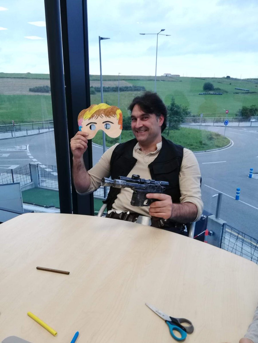 OrdenRevanCan's tweet photo. En un evento privado de junio nos lo pasamos muy bien haciendo talleres con peques. El dinero recaudado ayudó para reclutar a nuestro peludo #Solo. No, el Solo de la foto es @Cuadrosdearena; nos referimos al perro Solo apadrinado en el refugio #Asproan.
#UnidosPorUnaGalaxiaMejor https://t.co/OeOsHj77Ds