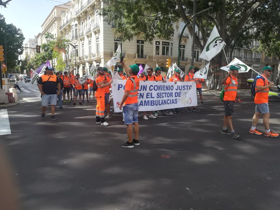 El servicio de ambulancias es básico para la salud de nuestra población y debe contar con salarios y condiciones de trabajo dignas. 
Todo nuestro apoyo a las movilizaciones de los-as trabajadores-as de ambulancias. Exigimos a <a href="/AndaluciaJunta/">Junta de Andalucía</a> que atienda a sus justas demandas.