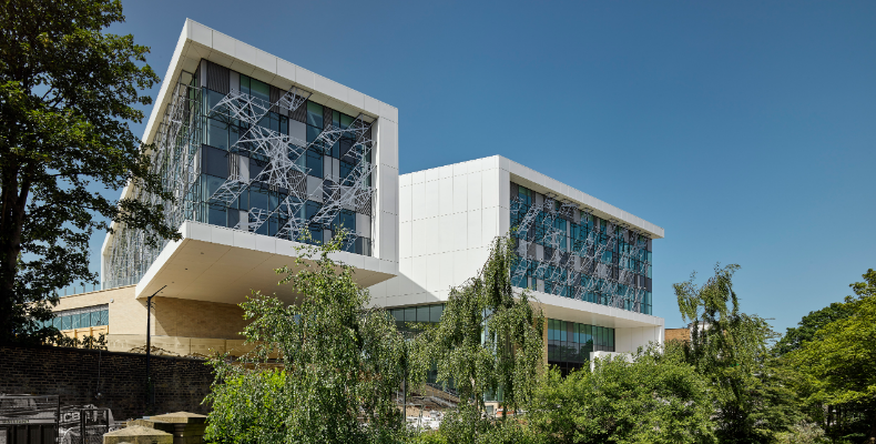 B_4_E's tweet photo. .@HuddersfieldUni's Barbara Hepworth #Building completed: the £30 million project was designed by AHR, built by Morgan Sindall #Construction, and opened by @TheDukeOfYork.
@weareAHR @morgansindallci #universities https://t.co/Hi77cRhh0J https://t.co/UiQNbc2vX5