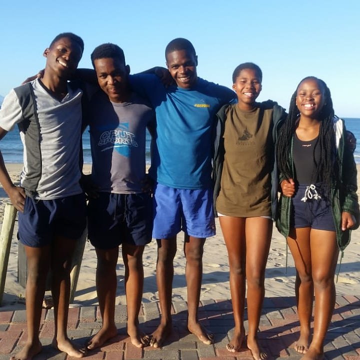 African_Campus's tweet photo. It's #WaterWednesday 💙

We are so proud of these young champions.

Sea the Change students are getting closer to carrying out their lifeguard examination. Despite the hard work involved, they continue to keep smiling, with so much enthusiasm.

#africancampus #seathechange https://t.co/Cc6BTIpTJ5